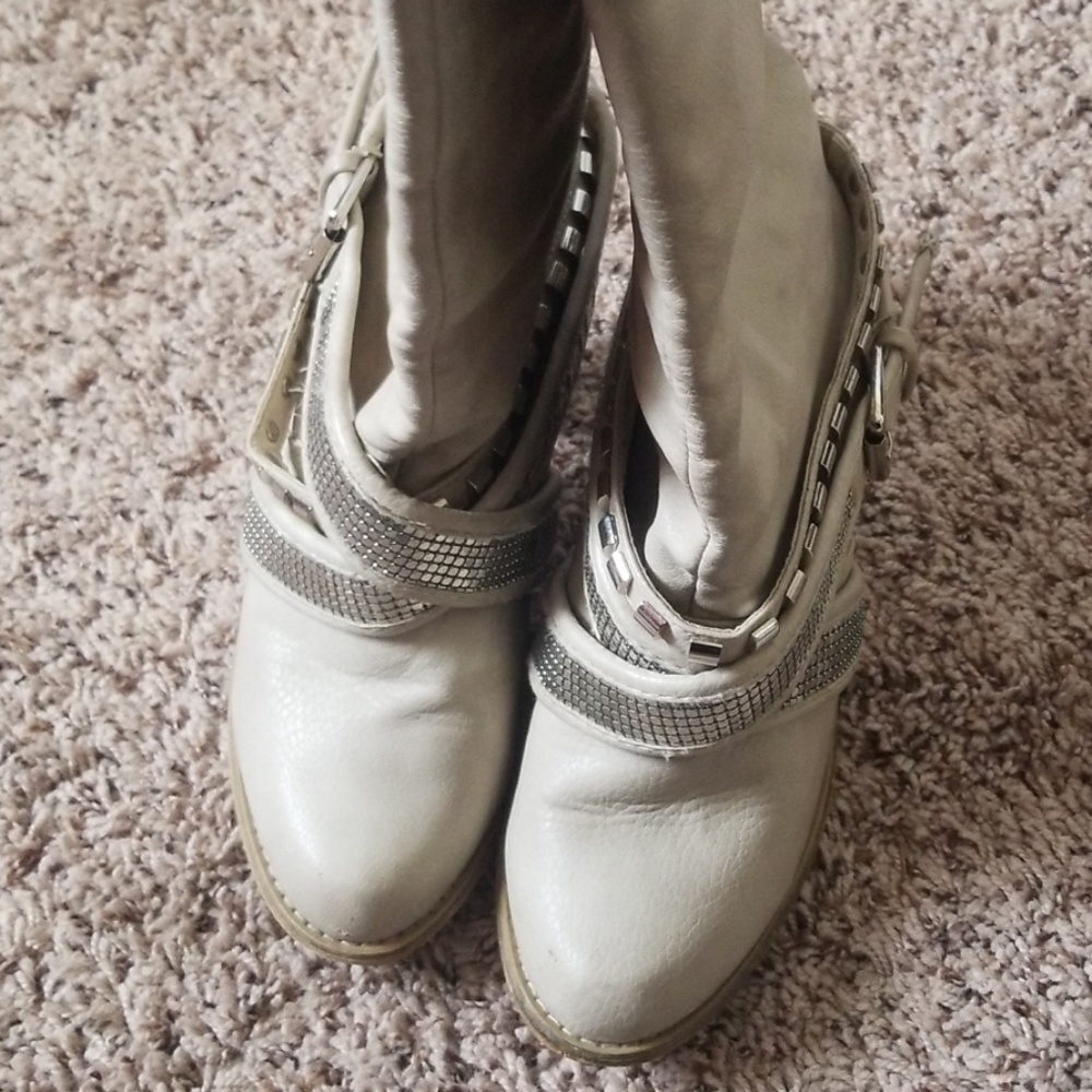 Boots - Picture 4 of 4